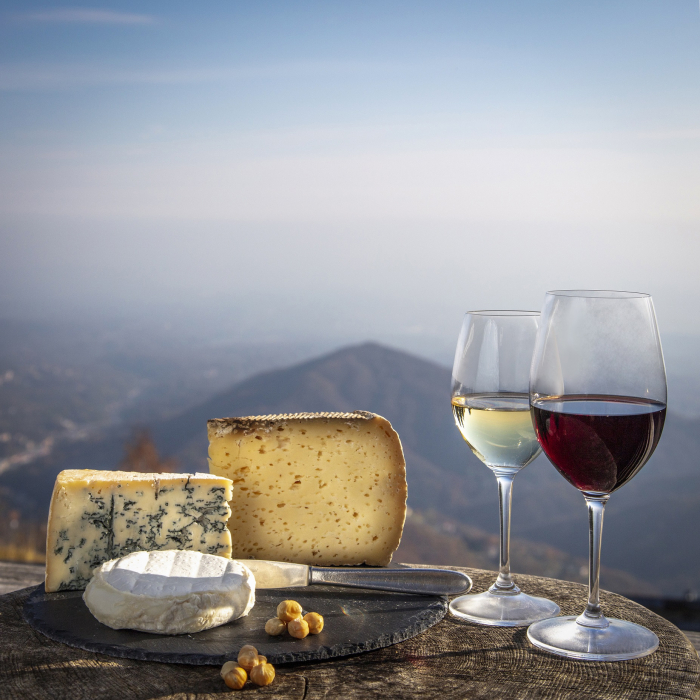 Formaggi e vino_montagna.jpg